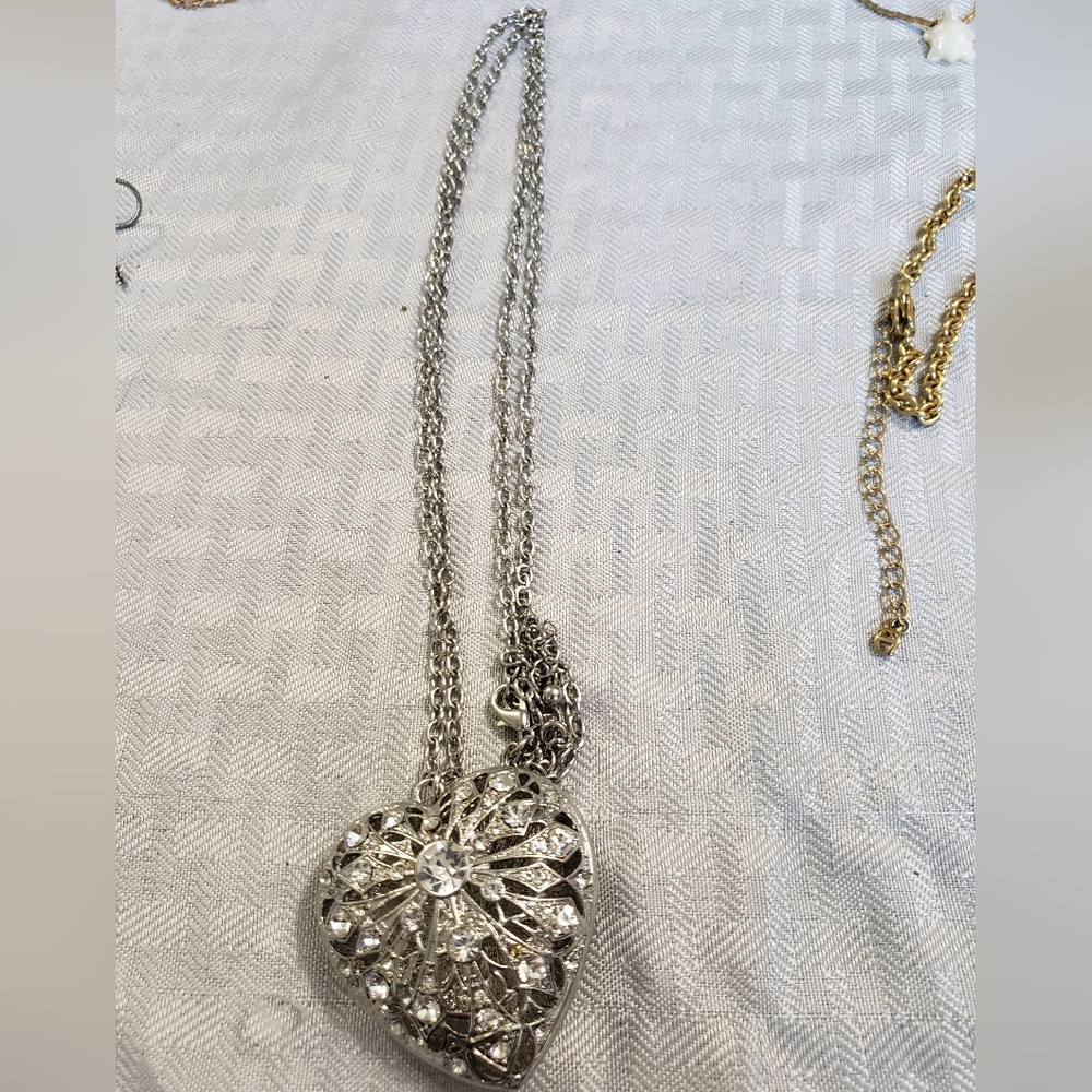 Elegant Silver Pendant Necklace locket